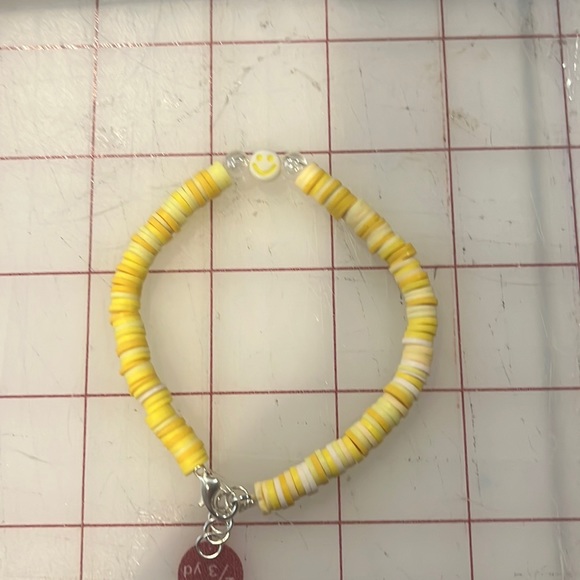 Yellow smiley face bracelet - Picture 1 of 1
